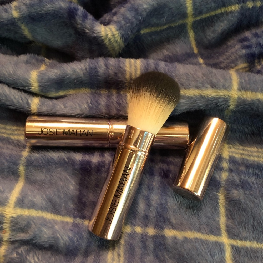JOSIE MARAN retractable make up facial brush